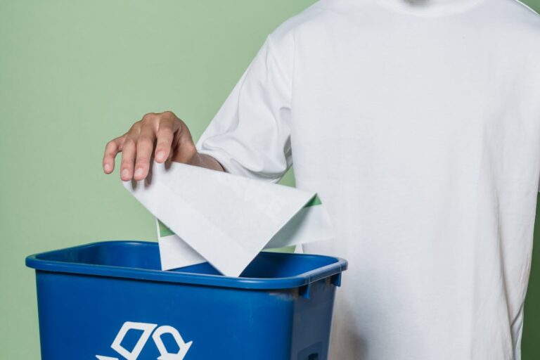 Bitte flach zusammenfalten – was das Symbol auf Kartons wirklich bedeutet