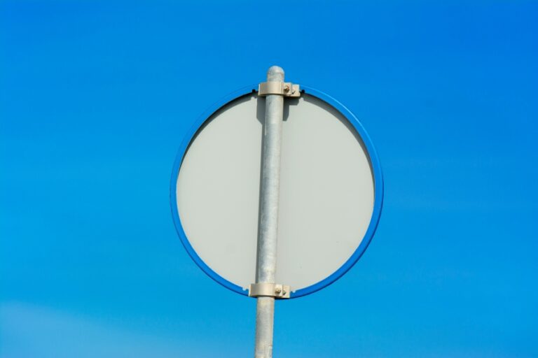 Bedarfshalt - wie du die Anzeige an Bahn und Bus verstehst